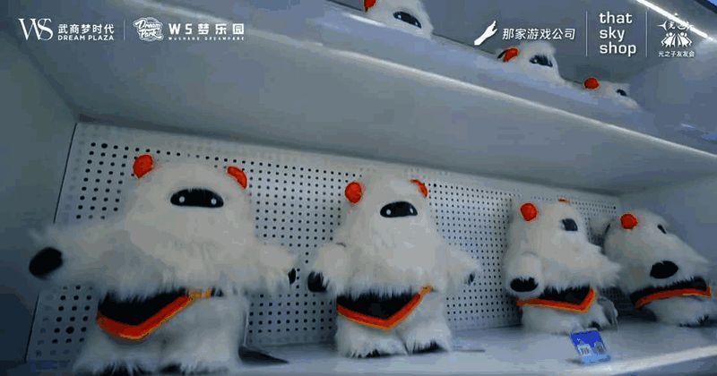 玩家在线上商城浏览武汉限定系列商品，点击下单热情高涨