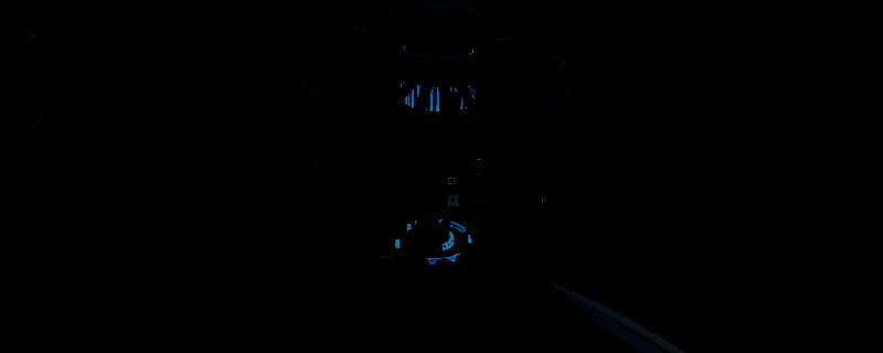 《三角洲行动》中玩家正在开启一个金色容器，周围散落着各种战利品