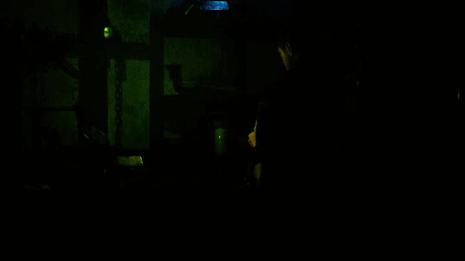 战斗场景展示，角色与敌人激烈交锋，技能特效华丽