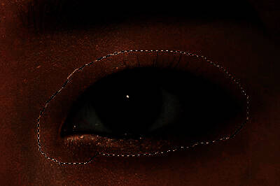 使用钢笔工具勾勒眼部轮廓示意图，清晰展示选区范围