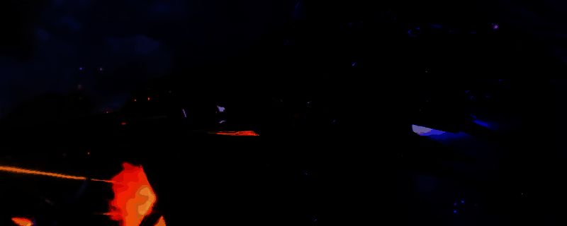 龙渊机甲空中挥舞光剑发动跳劈技能的战斗画面，背景为未来都市战场