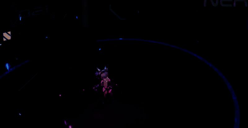 伏特加镜释放空战机动，画面中呈现空中高速突袭与爆炸特效，全队暴击率提升提示