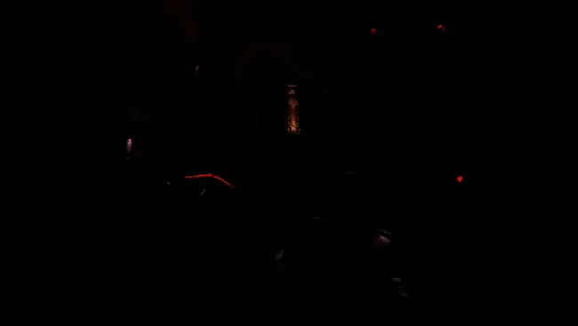 维塔士总部外景，办公大楼与员工聚集