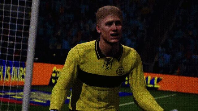 舒梅切尔面对单刀冷静扑救，球门内爆发出火花特效