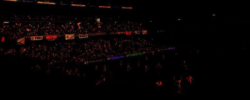 《EA SPORTS FC 26》官方宣传图，展示游戏封面与上线日期