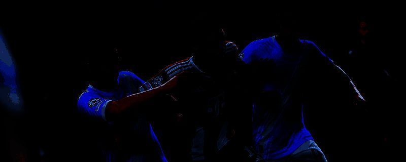 EA SPORTS FC 26游戏实机画面，球员动作自然，草地细节丰富