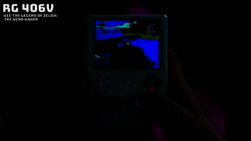 被扣押的microSD卡和游戏设备并排摆放，揭示了潜在的版权问题