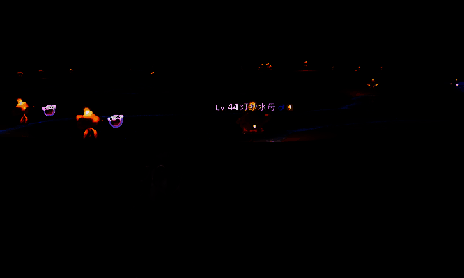 雨天模式下的吊灯水母，透明身体散发出柔和的蓝色光芒