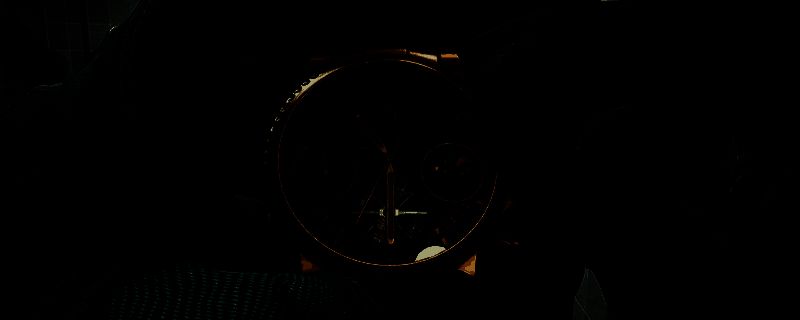 破损的DICH训练头盔展示图，装备界面清晰可见属性数值