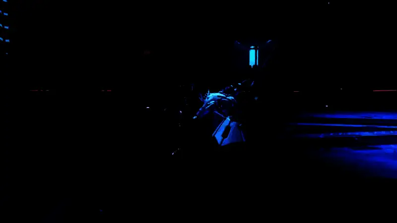 主角施展华丽连招，剑刃划出炫目光轨