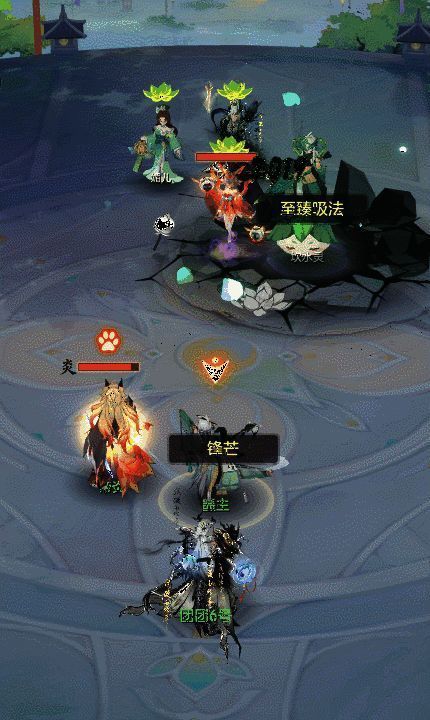 游戏竖屏战斗动态演示，展示流畅的操作与战斗画面