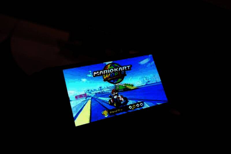 任天堂EULA文件局部特写，文字显示禁止破解与盗版内容