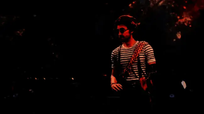 游戏内战斗动画展示，角色动作流畅，特效精细