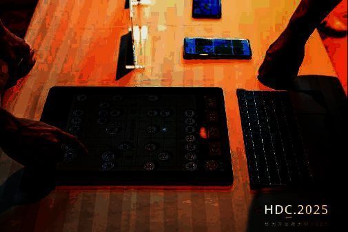 鸿蒙多场景游戏体验区实景图，展示车机、智慧屏、电脑等设备联动