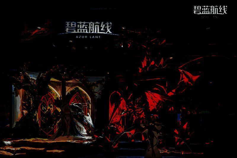 碧蓝航线展台左侧精灵风格与右侧恶魔风格的对比展示，视觉冲击强烈