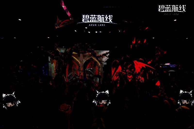 金狮Coser现场互动，笑容甜美，人气爆棚