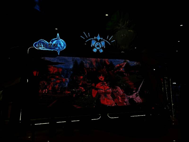 《蓝色星原：旅谣》展台设计充满舞台剧风格，吸引观众驻足观赏