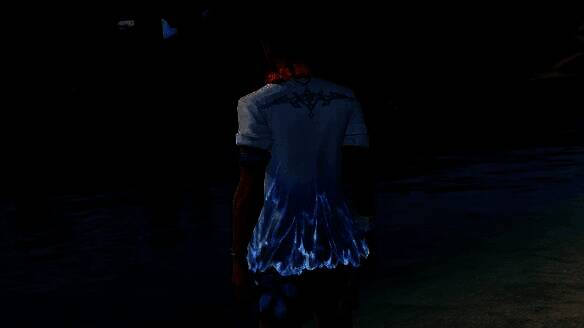 白色上衣与短裤搭配展示，后背水蓝渐变纹理与花叶图案展现热带风情