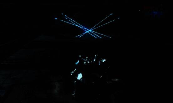 异灵敢达释放GUND-BIT照射技能，五枚GUND-BIT齐射