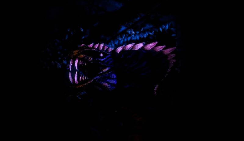 熔渊火蟒在熔岩中游动，身体散发炽热光芒