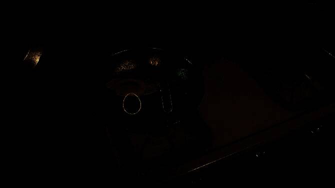 角色坐在桌前翻阅日记，字迹扭曲潦草，透露出精神崩溃前的挣扎