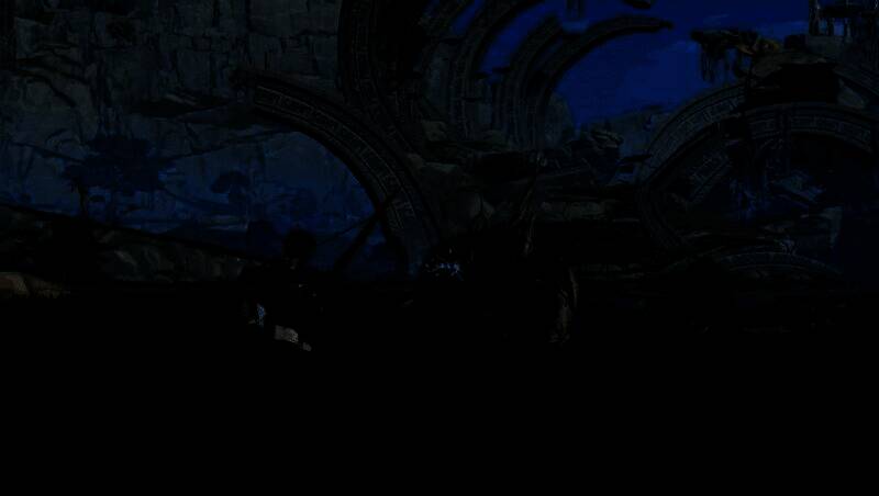 角色展示四种武器形态：长枪突刺、重锤砸地、利剑挥砍、飞轮旋转