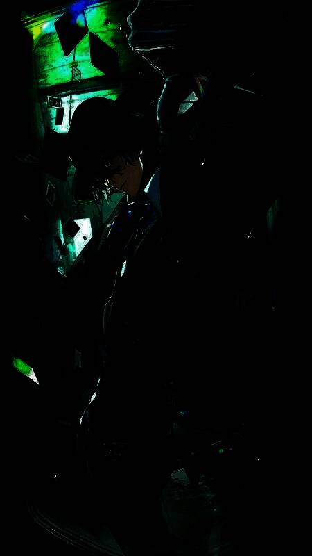 艾因SSR坠时伪生立绘展示，身穿暗黑骑士装，眼神坚定望向前方