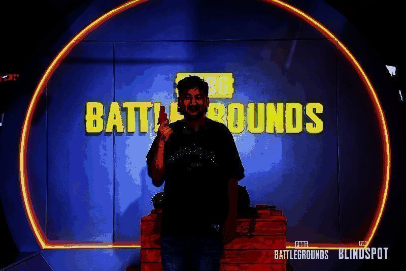 玩家试玩后竖起大拇指，表情满意