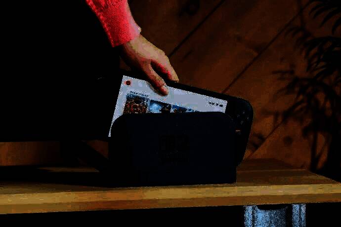 任天堂Switch2主机外观概念图，搭配多种颜色Joy-Con手柄