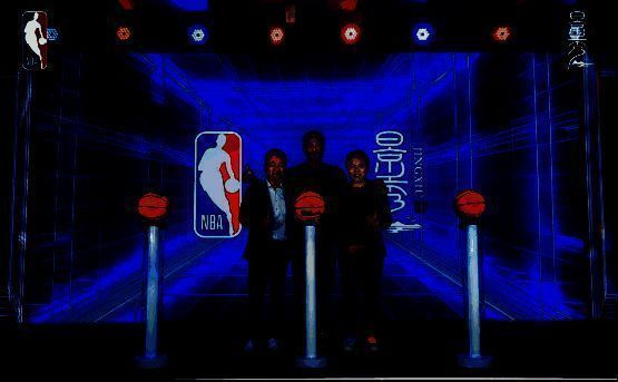 NBA授权篮球游戏界面展示球星建模与战术布置系统