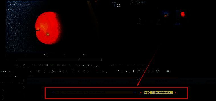 时间轴上两段视频被手动拖拽至无缝连接状态，光标正悬停在接缝处