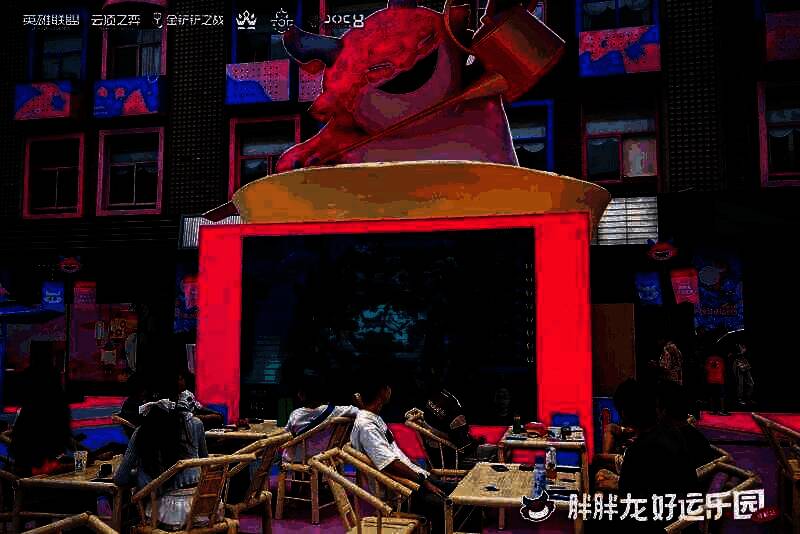 天胡茶馆观赛区布置温馨舒适，玩家手持茶杯专注观看大屏幕比赛直播