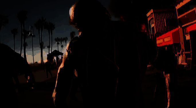 Martin Wein接受采访的照片，背景为《死亡岛2》游戏画面