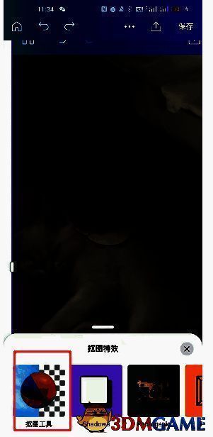 用户在Canva可画APP中选择抠图特效功能的操作界面，屏幕下方显示工具栏选项