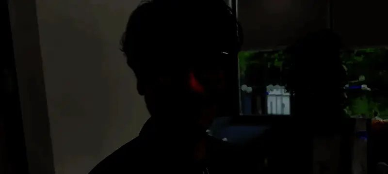 小岛在上海某独立游戏展参观，与开发者亲切交谈