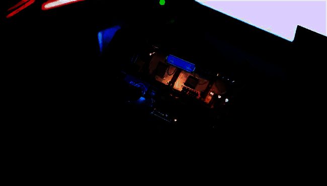 游戏战斗界面特写，手指正在虚拟摇杆区进行精准移动，技能图标闪烁提示即将释放