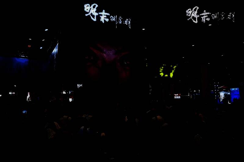 《明末：渊虚之羽》试玩区外排起长队，玩家手持门票耐心等候入场