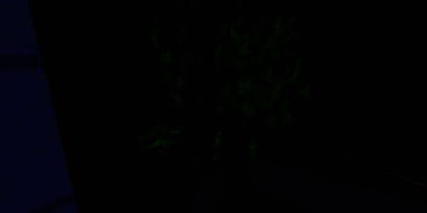 角色正在攀爬布满爬山虎的老旧围栏，背景为黄昏下的城市小巷