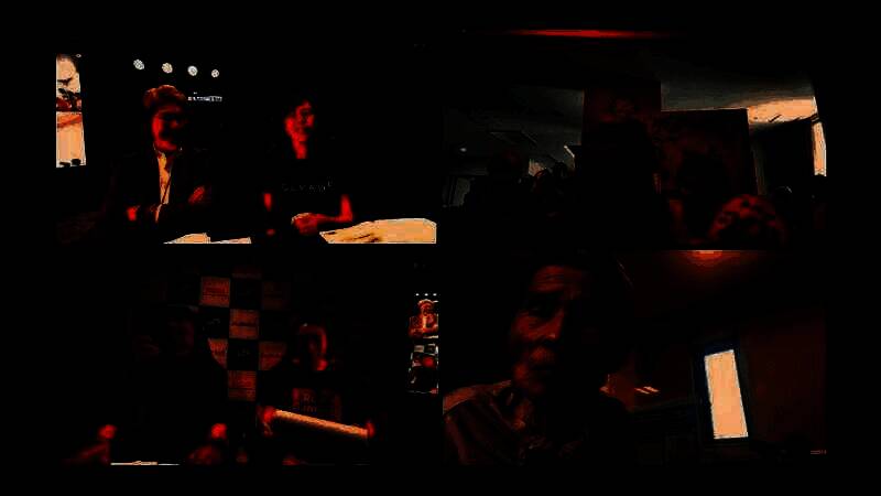 两位老人并肩坐在沙发上操作手柄，专注盯着电视屏幕上的游戏画面，神情投入