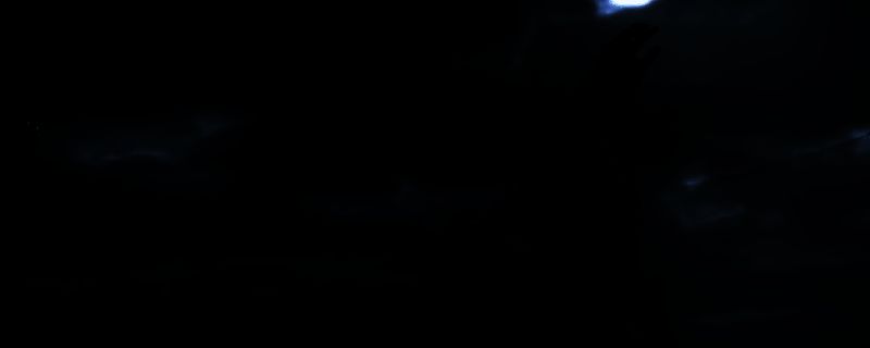 《死亡搁浅2》焦油湖之主战斗场景，巨大黑色液态生物悬浮空中，周围环境昏暗，主角手持武器在血雾中对峙