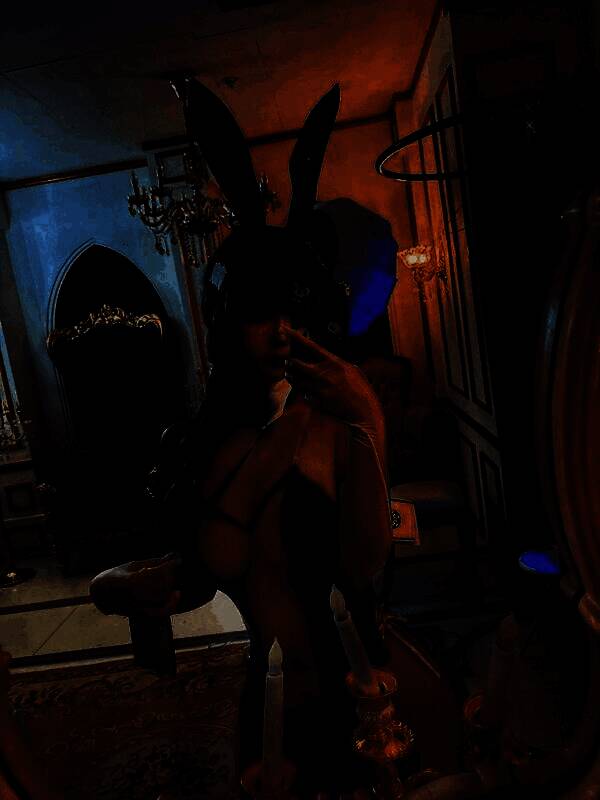 尹雪花身穿运动风格服饰，展现活力动感的一面