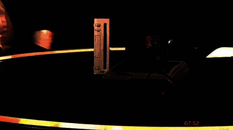 BBC节目现场摆放的超级任天堂主机，卡槽中错误插入红白机《超级马里奥兄弟》卡带，画面明显不协调