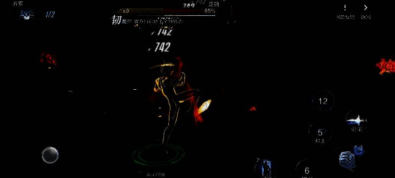 玩家在“光之试炼”副本中击败精英怪，获得大量技能芯片与光能结晶奖励