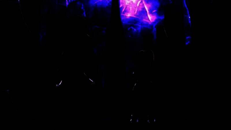 俯瞰视角下的爱兰德岛全景，山脉、湖泊与遗迹交相辉映