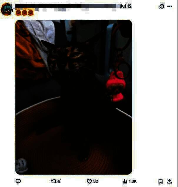 一只青蛙蹲在潮湿角落，眼睛突出，皮肤泛着异常光泽，宛如实验失败品