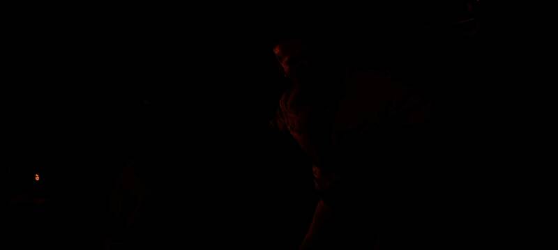 MachineGames公司标志与《夺宝奇兵：古老之圈》游戏封面并列展示，背景为探险风格地图与古老符号