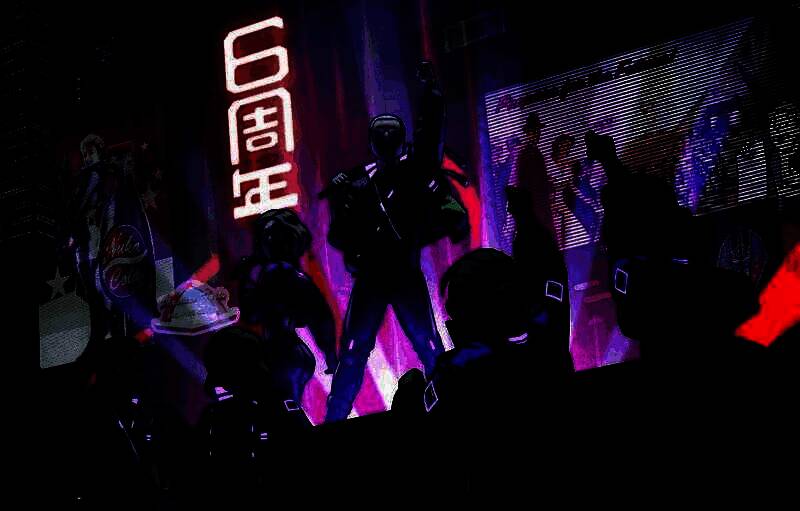 游戏内‘幸运旋转轮盘’活动界面截图，轮盘上标注各类奖励，中央为开始旋转按钮