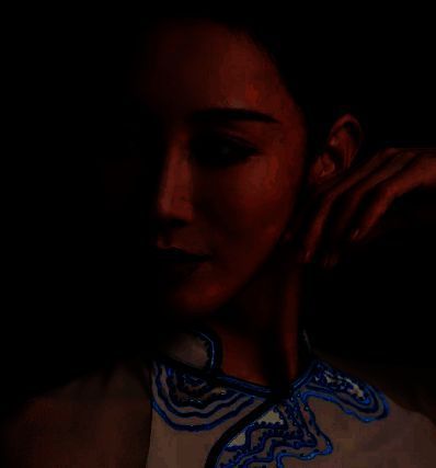 朱洁静在舞台光影中腾跃，火焰特效随舞姿迸发，背景呈现山海异兽图腾，氛围神秘而壮丽