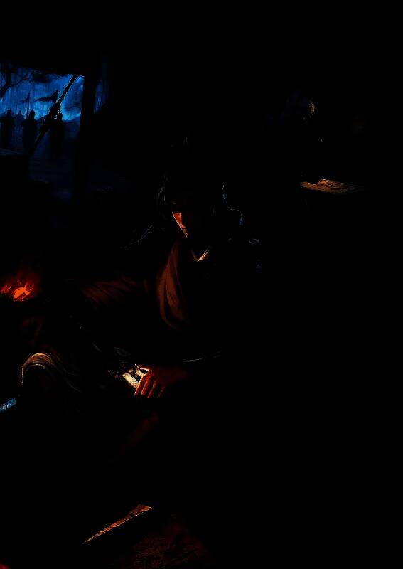 天书乱斗玩法界面截图，展示技能选择界面与战斗中的角色技能释放特效