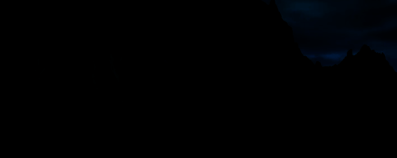 《死亡搁浅2》中裂口鱼BOSS的战斗画面，其头部巨大的裂口清晰可见，周围环境阴暗潮湿，充满神秘氛围